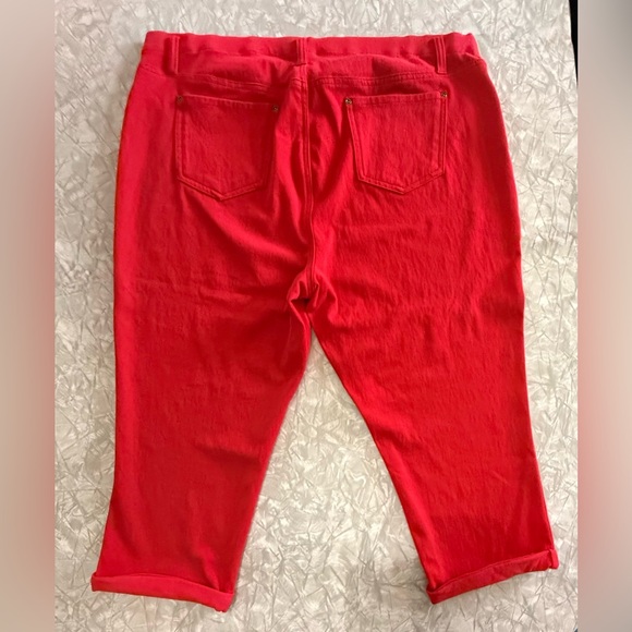 Terra & Sky Red Cropped Pants, 2x - Picture 2 of 7